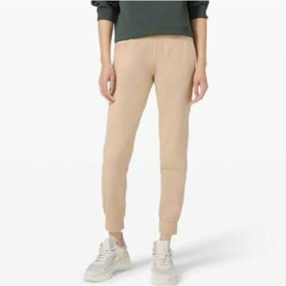 Lululemon Ready To Rulu 29" Jogger Pant in Tan - Size 8